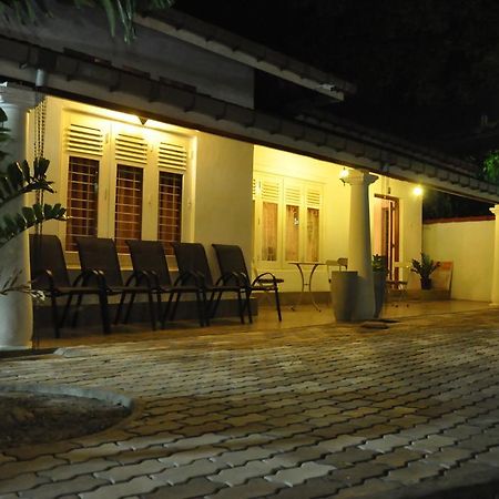 Dions Guest House Negombo Exteriör bild