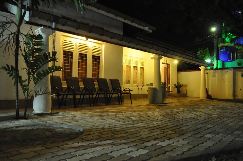 Dions Guest House Negombo Exteriör bild