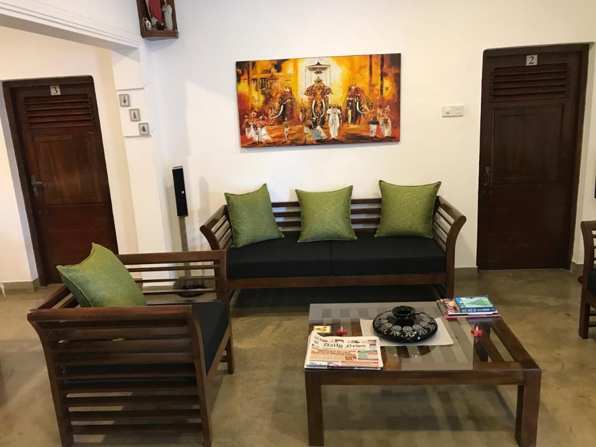 Dions Guest House Negombo Exteriör bild
